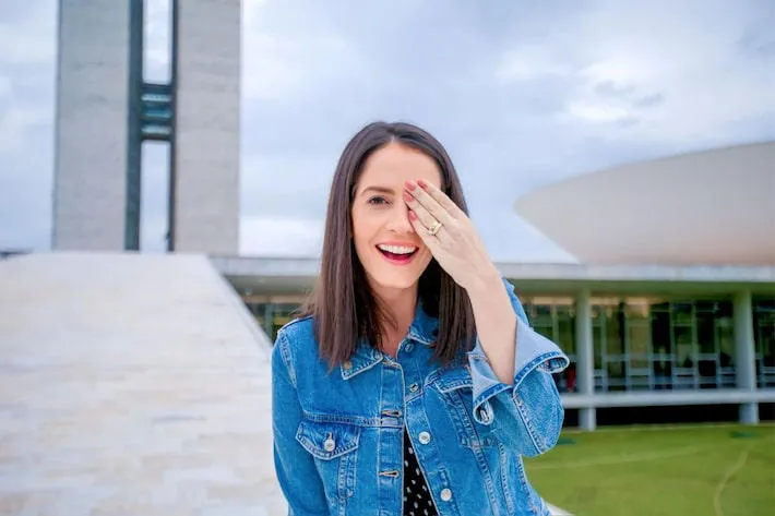 Amália Barros é sepultada na presença da família e amigos parlamentares