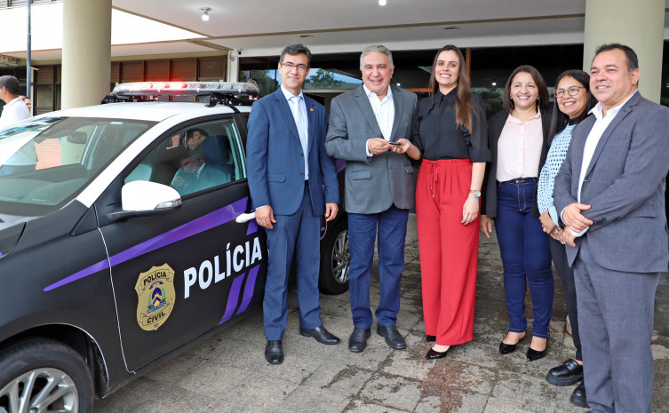Governo do Tocantins entrega viatura à Polícia Civil para fortalecimento das ações de combate à violência contra a mulher